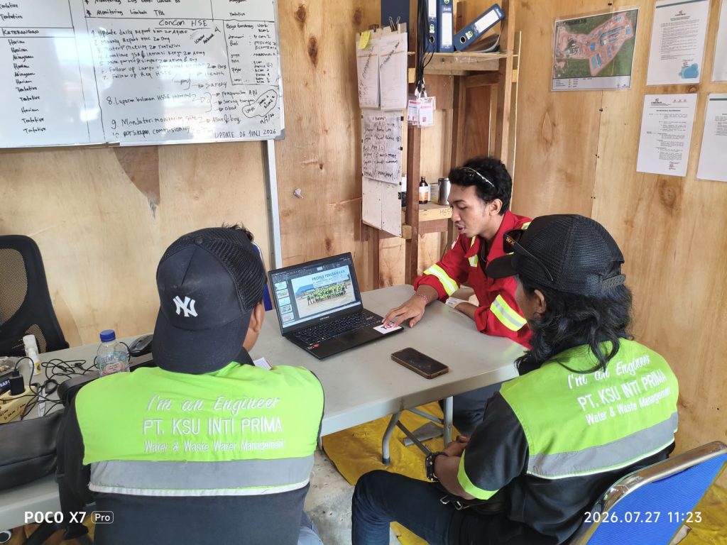 tim PT KSU Inti Prima melakukan perbaikan STP